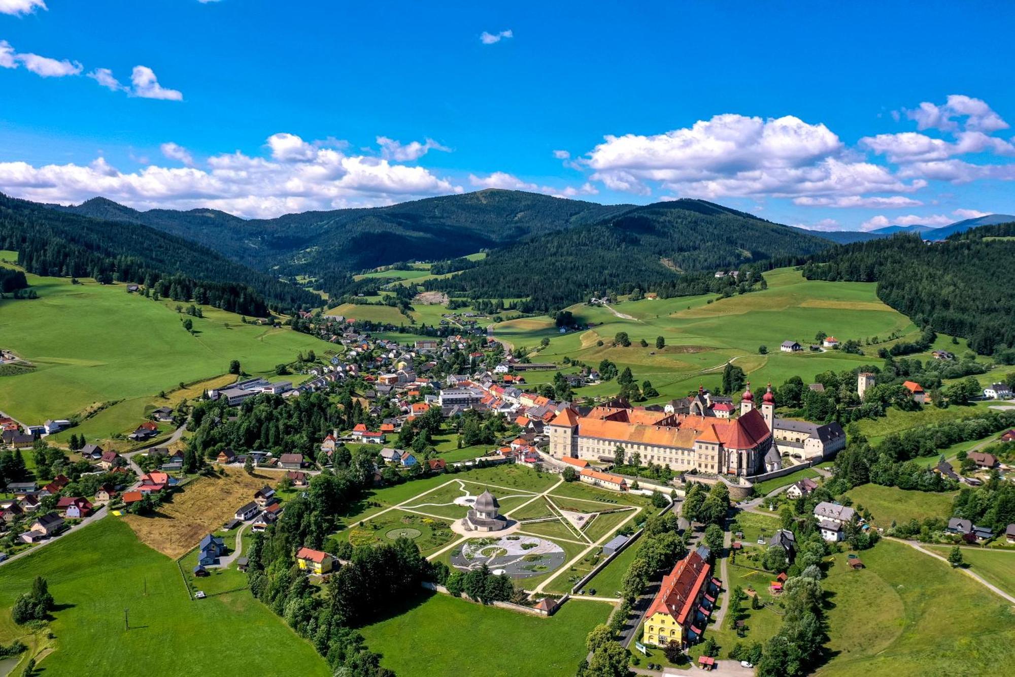 Naturpark Chalets Lambrecht By Alps Resorts ザンクト・ランブレヒット エクステリア 写真